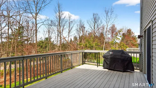 $630,000 | 4 Thistle Hollow, Unit 4, Avon, CT 06001