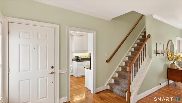 $630,000 | 4 Thistle Hollow, Unit 4, Avon, CT 06001