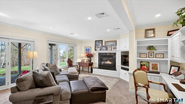 $630,000 | 4 Thistle Hollow, Unit 4, Avon, CT 06001
