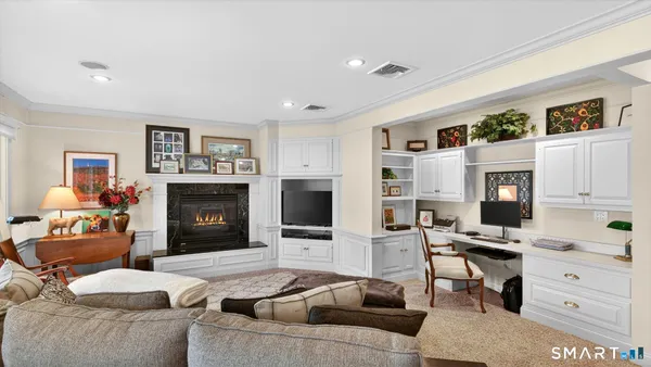 $630,000 | 4 Thistle Hollow, Unit 4, Avon, CT 06001