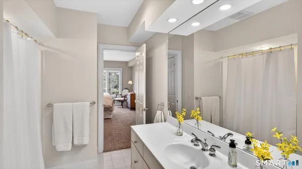 $630,000 | 4 Thistle Hollow, Unit 4, Avon, CT 06001