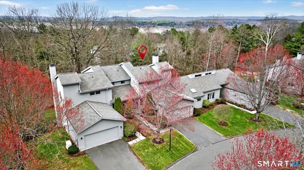 $630,000 | 4 Thistle Hollow, Unit 4, Avon, CT 06001