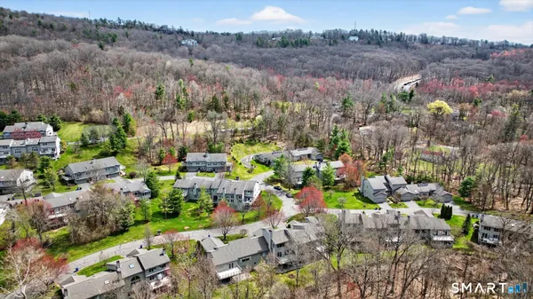 $630,000 | 4 Thistle Hollow, Unit 4, Avon, CT 06001