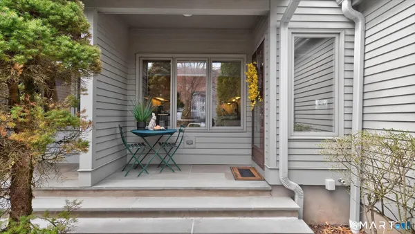 $630,000 | 4 Thistle Hollow, Unit 4, Avon, CT 06001