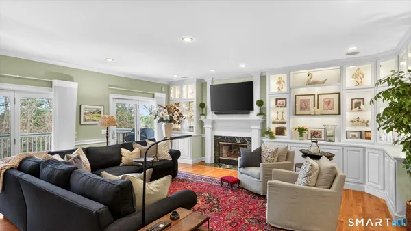 $630,000 | 4 Thistle Hollow, Unit 4, Avon, CT 06001