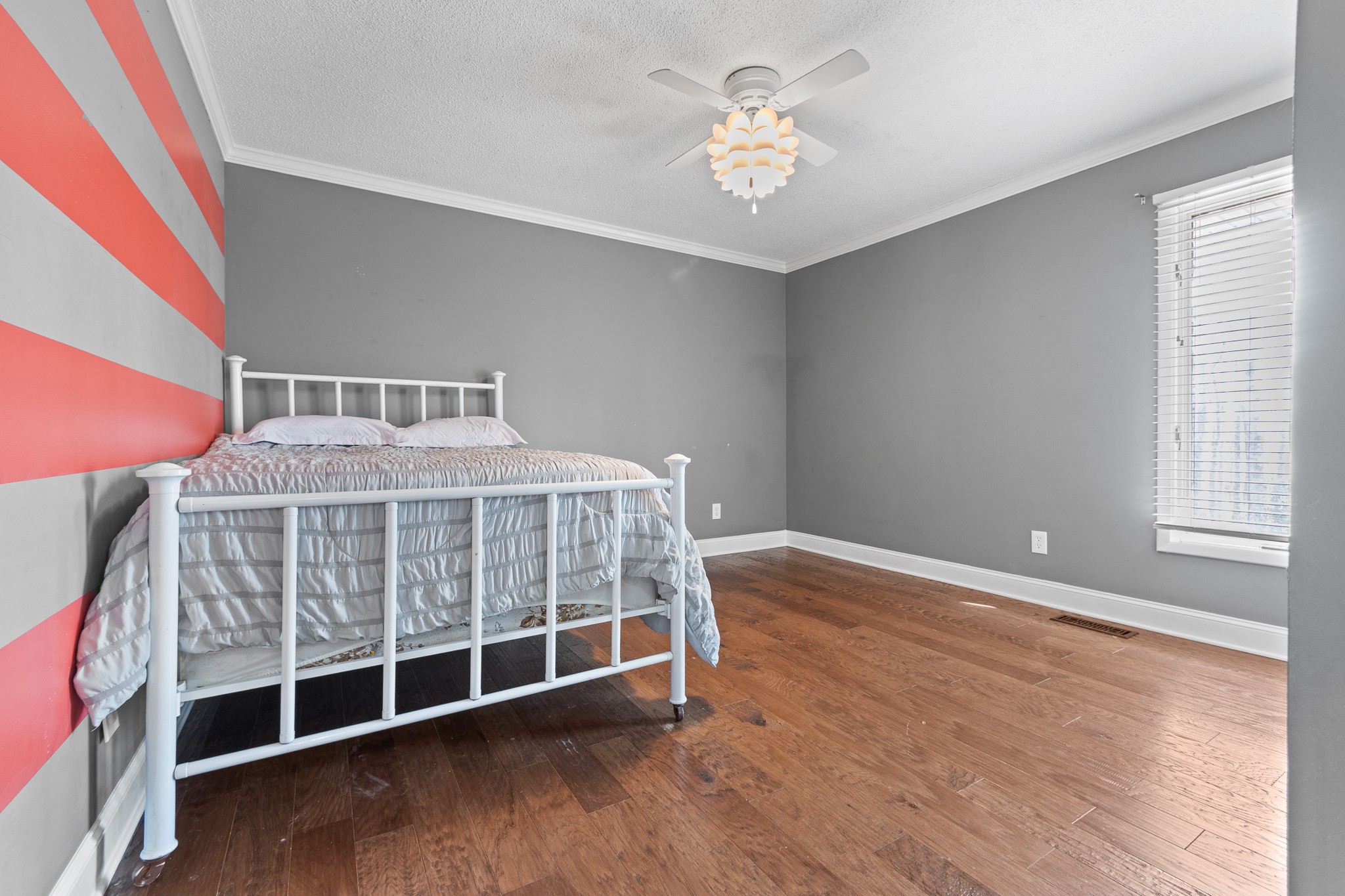 60 Sharp Circle Winchester, TN 37398 - Photo 17 of 51 a big room with wooden floor and windows