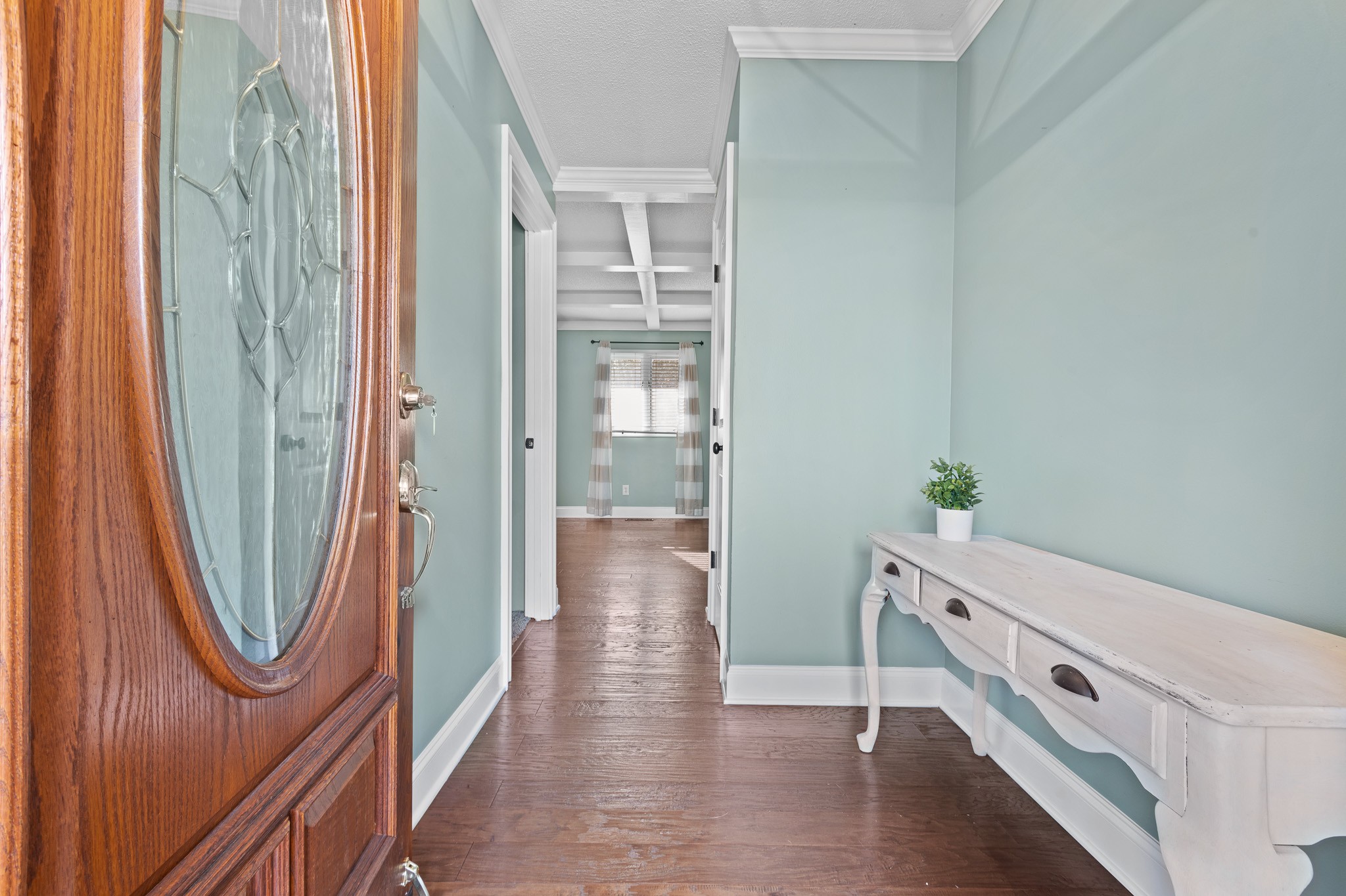 60 Sharp Circle Winchester, TN 37398 - Photo 3 of 51 a view of a hallway with wooden floor and staircase