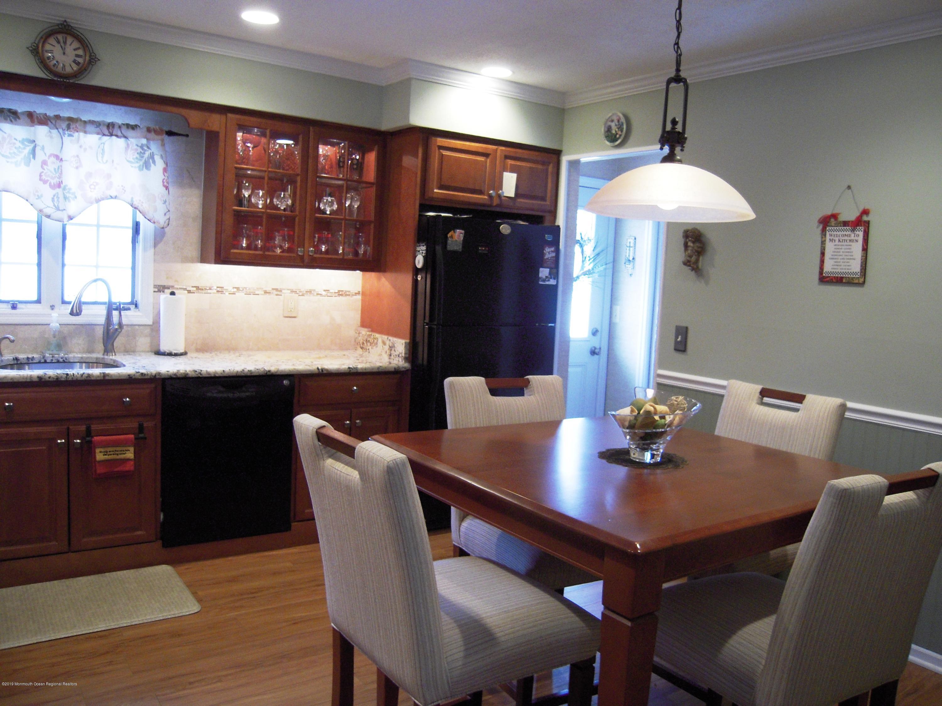 451 Bella Vista Road Brick, NJ 08724 - Photo 5 of 20 Kitchen-3