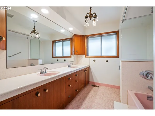 $499,000 | 21525 Southeast Oak Street, Gresham, OR 97030