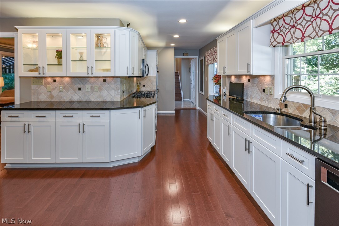 6160 Hemingway Road Cleveland, OH 44143 - Photo 4 of 30 Gallery Image 4