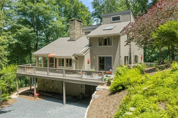 $729,000 | 221 White Oak Trail, Banner Elk, NC 28604