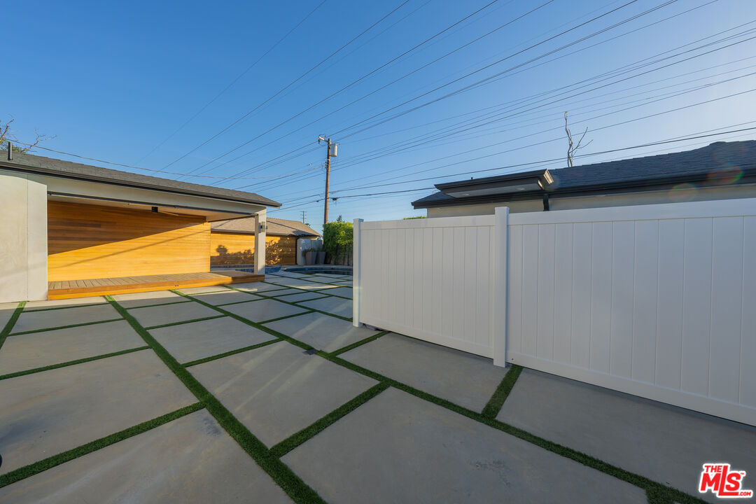 7719 Rhodes Avenue North Hollywood, CA 91605 - Photo 14 of 15