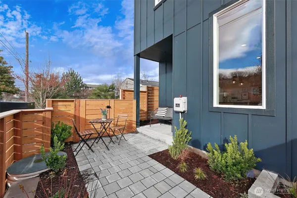 $565,000 | 2006 A 19th Avenue South, Seattle, WA 98144
