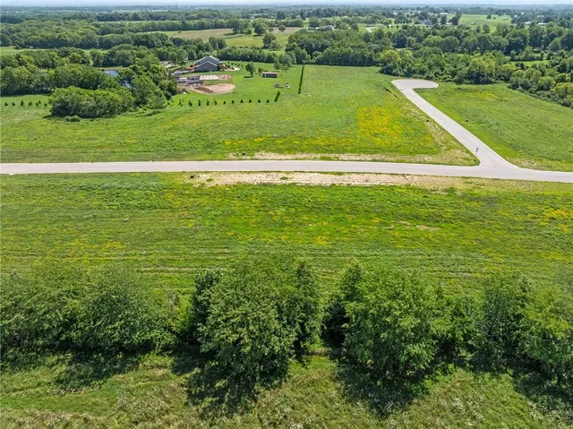 $195,000 | 13312 Winner's Circle, Smithville, MO 64089