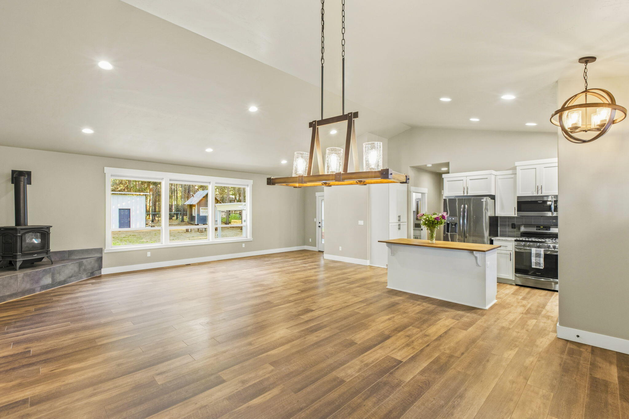 16907 Indio Road Bend, OR 97707 - Photo 16 of 46