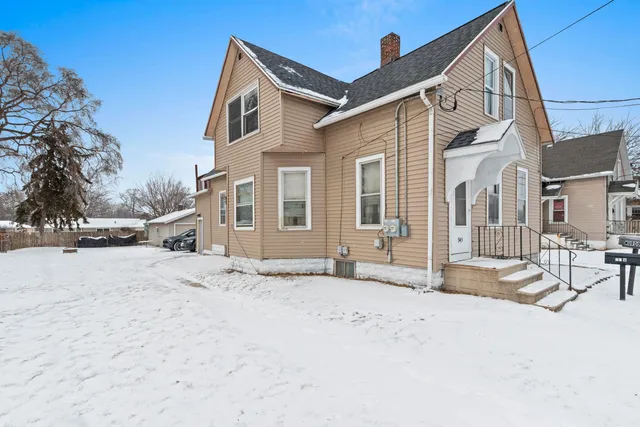 $225,000 | 945 Velp Avenue, Green Bay, WI 54303