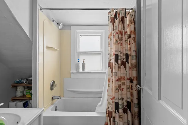 $225,000 | 945 Velp Avenue, Green Bay, WI 54303