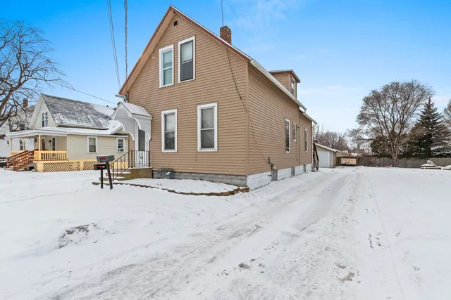 $225,000 | 945 Velp Avenue, Green Bay, WI 54303