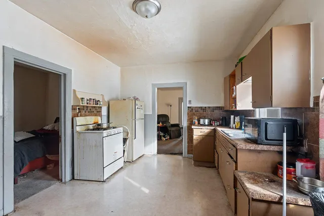 $225,000 | 945 Velp Avenue, Green Bay, WI 54303