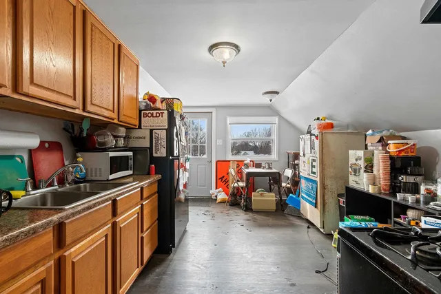 $225,000 | 945 Velp Avenue, Green Bay, WI 54303