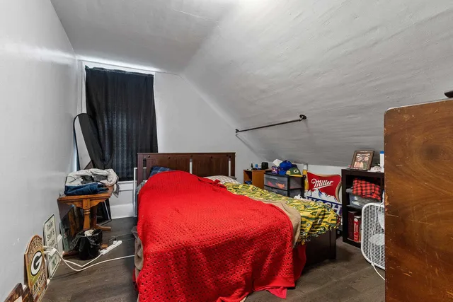 $225,000 | 945 Velp Avenue, Green Bay, WI 54303