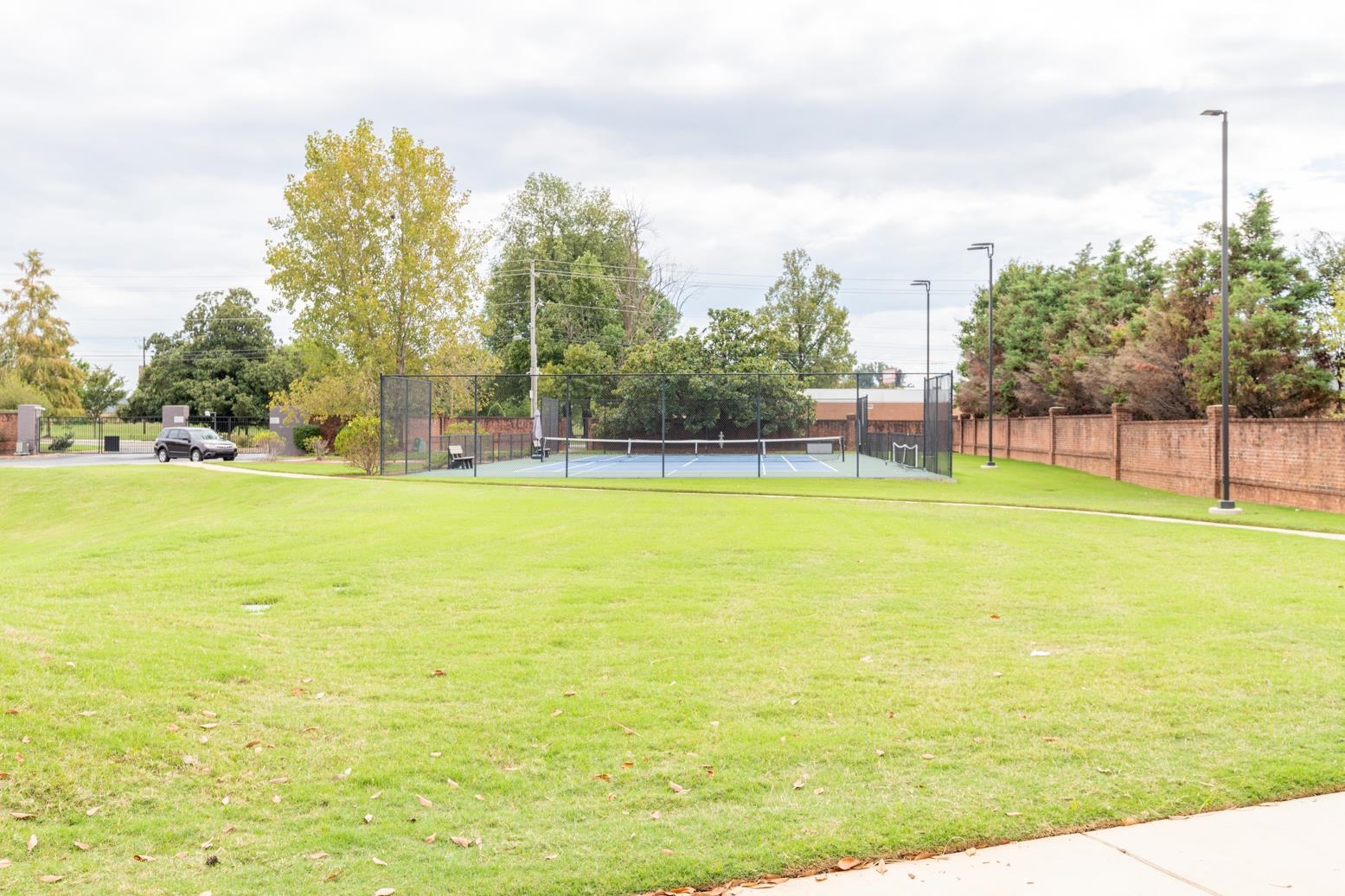 717 Riverside Drive, Unit 1407 Memphis, TN 38103 - Photo 31 of 39 Surrounding community featuring a yard and tennis court