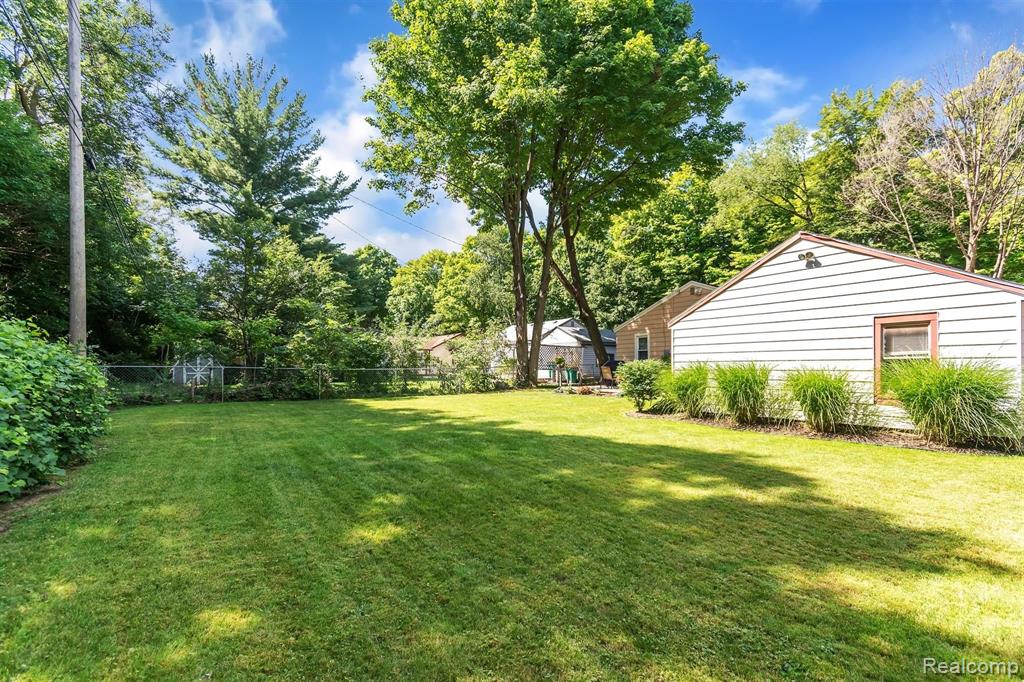 21484 Power Road Farmington Hills, MI 48336 - Photo 44 of 46