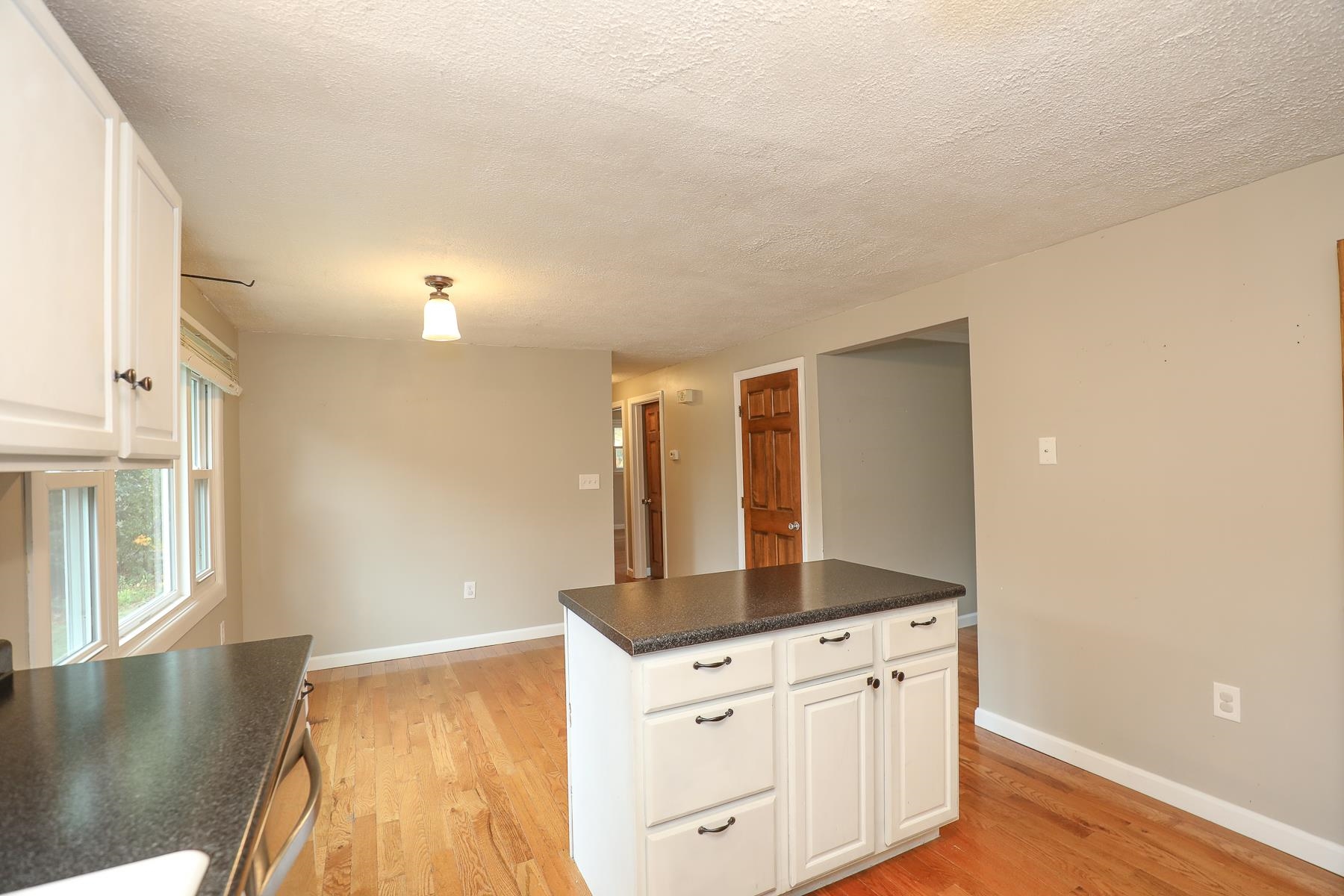 7 Norwich Road Nashua, NH 03062 - Photo 15 of 36