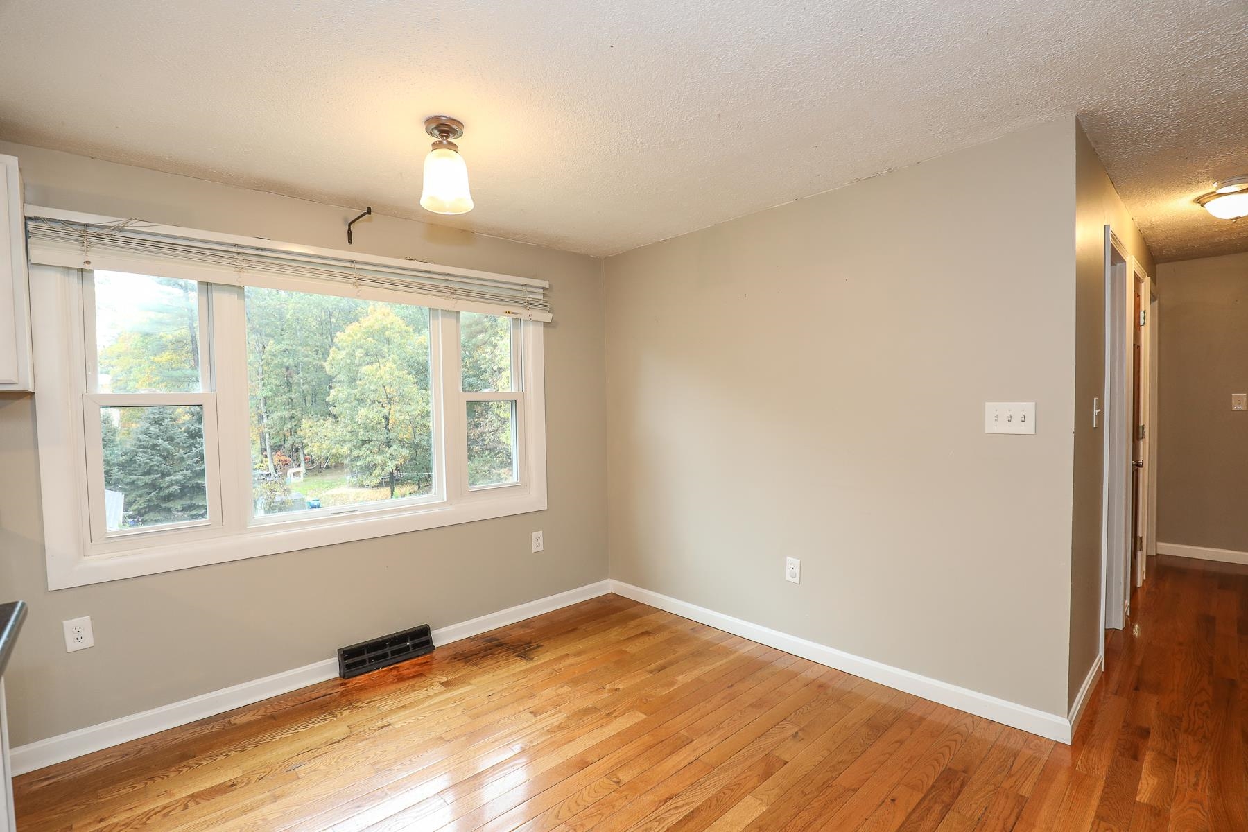 7 Norwich Road Nashua, NH 03062 - Photo 16 of 36