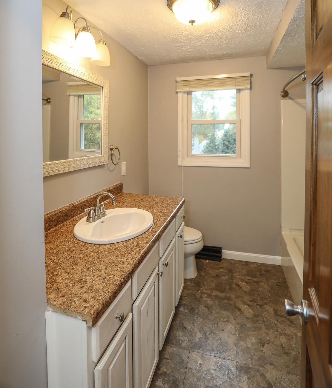 7 Norwich Road Nashua, NH 03062 - Photo 21 of 36