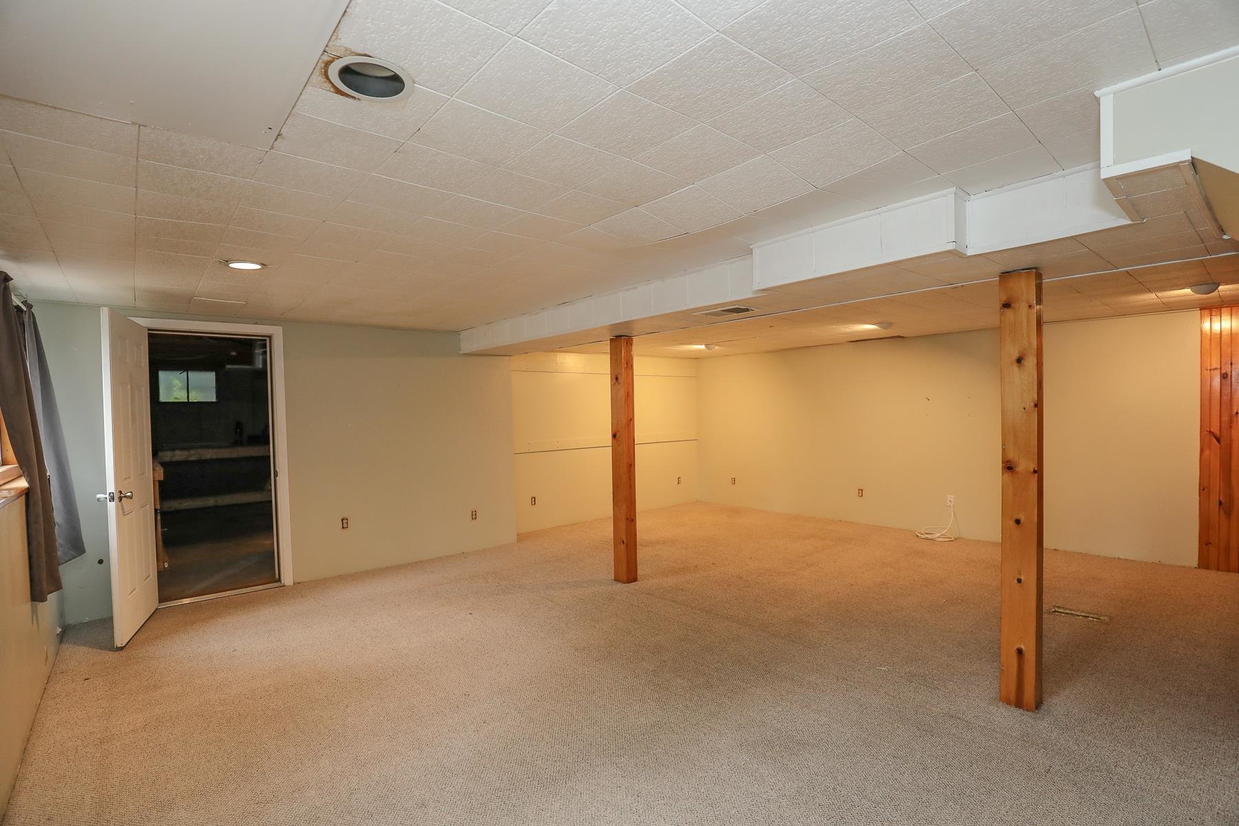 7 Norwich Road Nashua, NH 03062 - Photo 32 of 36