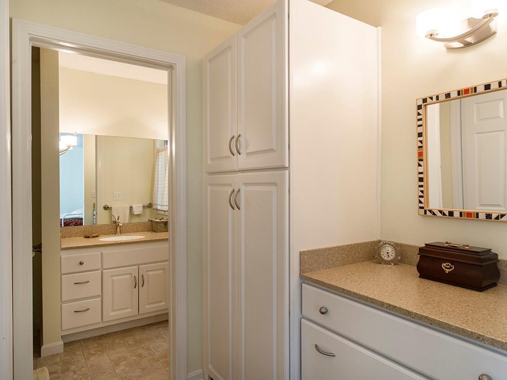 21 Foreside Common Road, Unit 21 Falmouth, ME 04105 - Photo 9 of 15 Bathroom.
