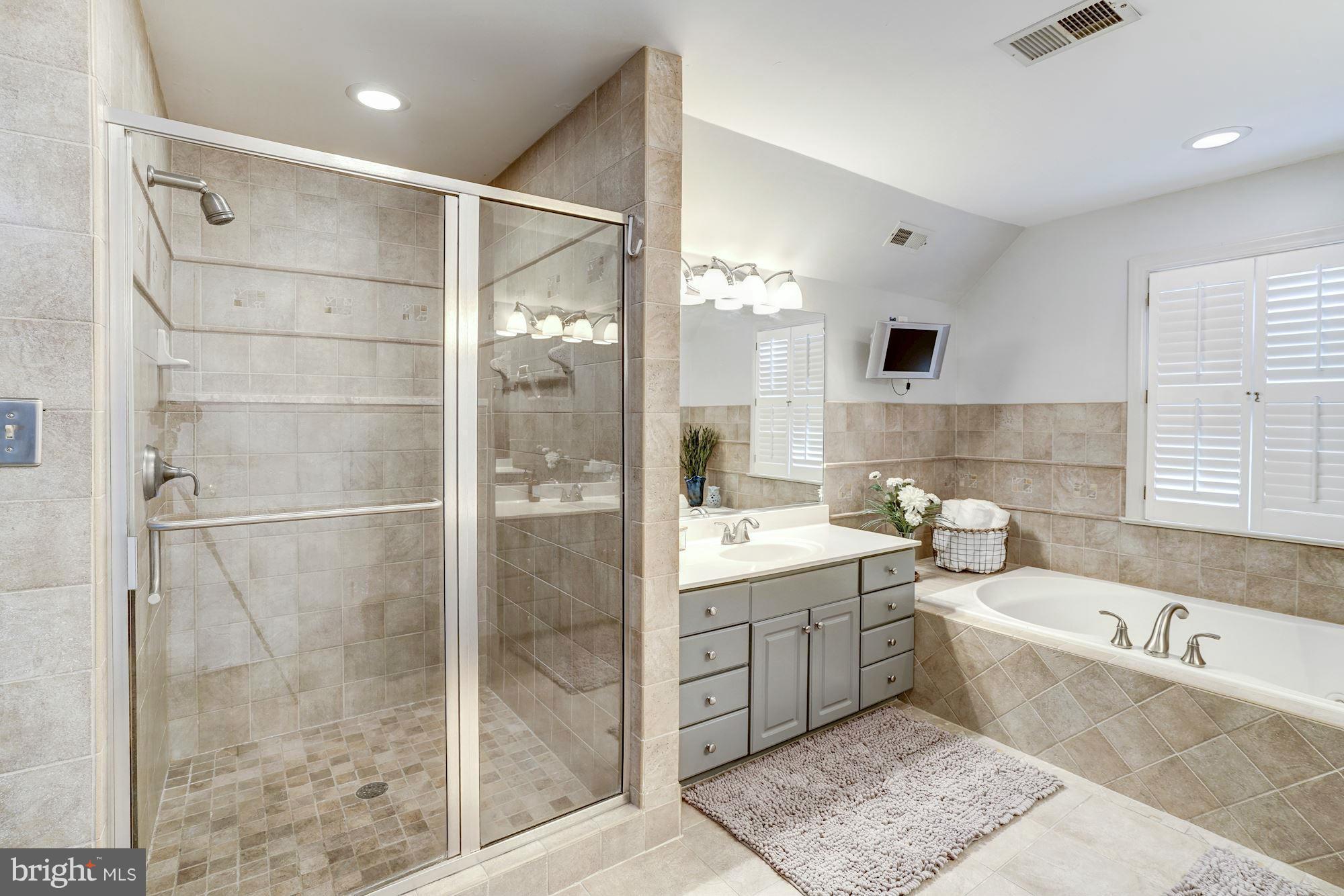 6400 True Lane Springfield, VA 22150 - Photo 20 of 30 Bath (Master)