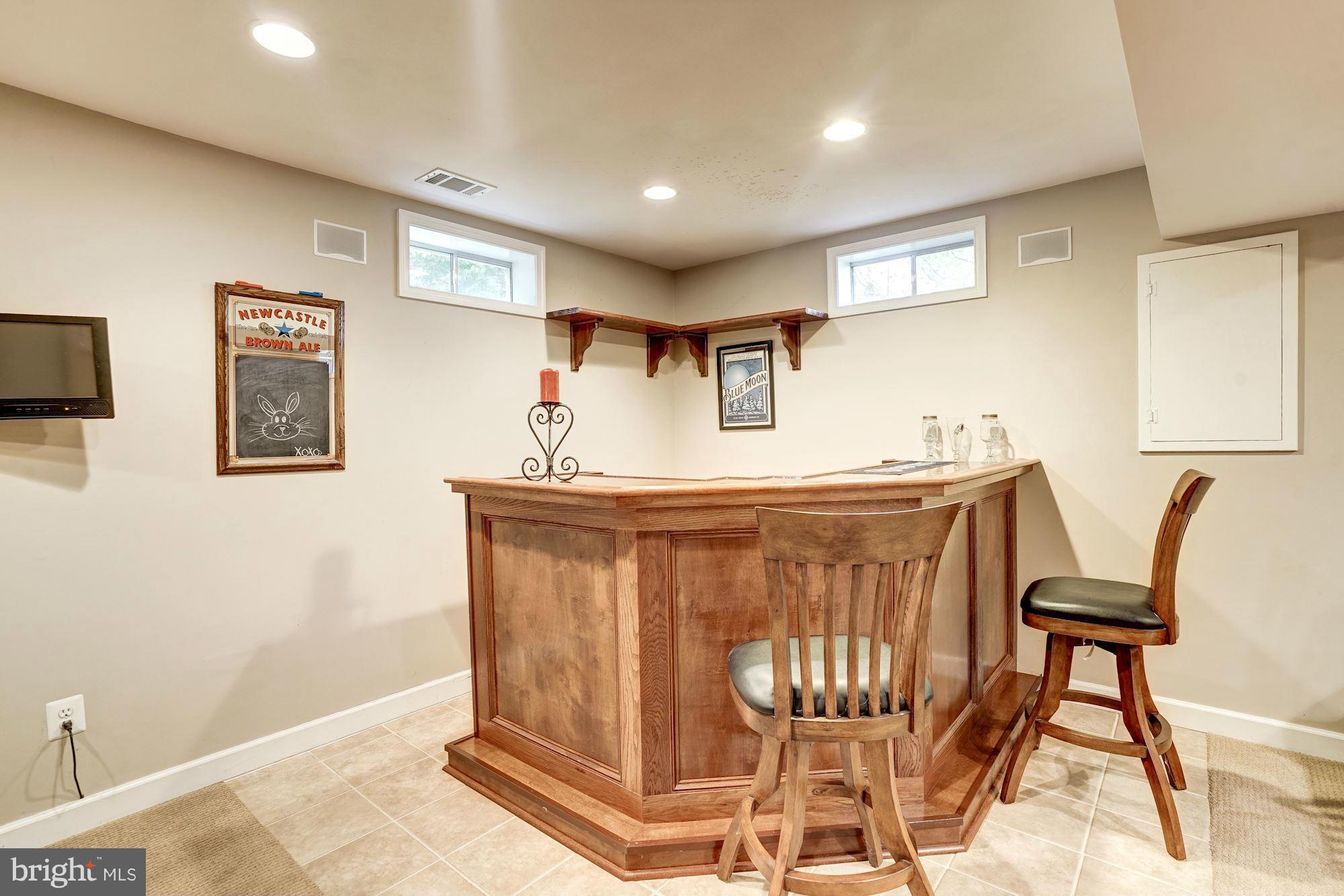 6400 True Lane Springfield, VA 22150 - Photo 26 of 30 Bar