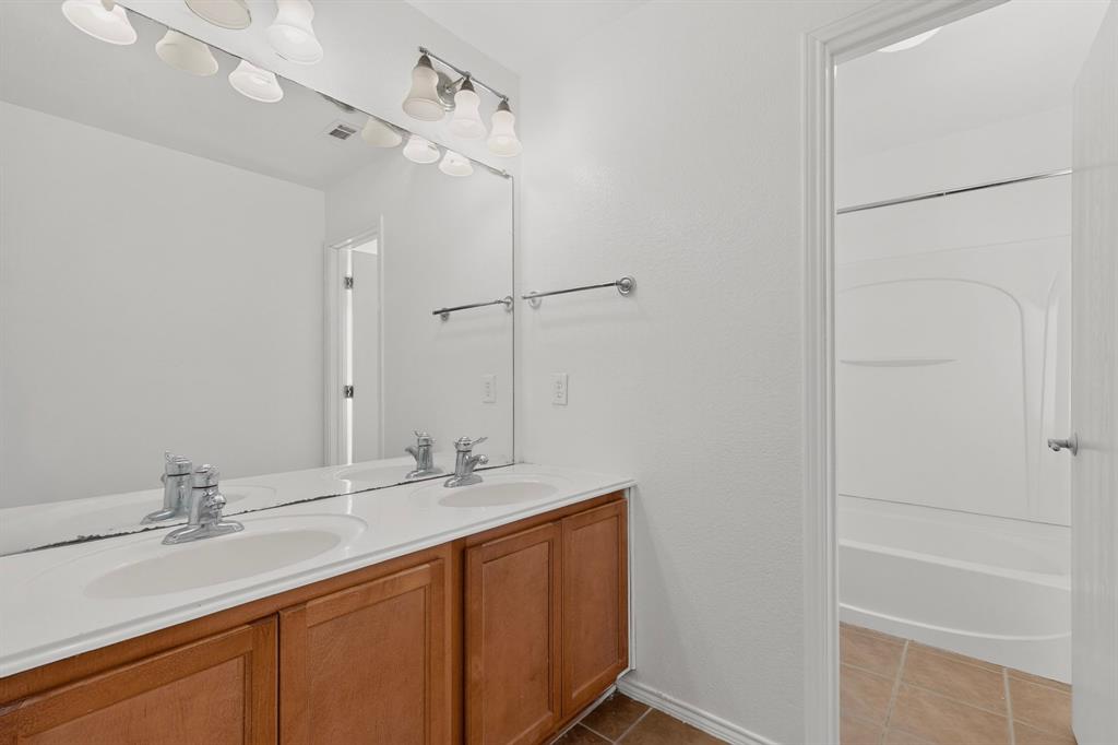 1607 Harborview Road Glenn Heights, TX 75154 - Photo 16 of 38 Gallery Image 16
