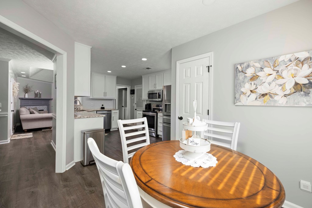 5017 Emerald Isle Court Columbus, GA 31909 - Photo 10 of 37 a dining room with furniture and window
