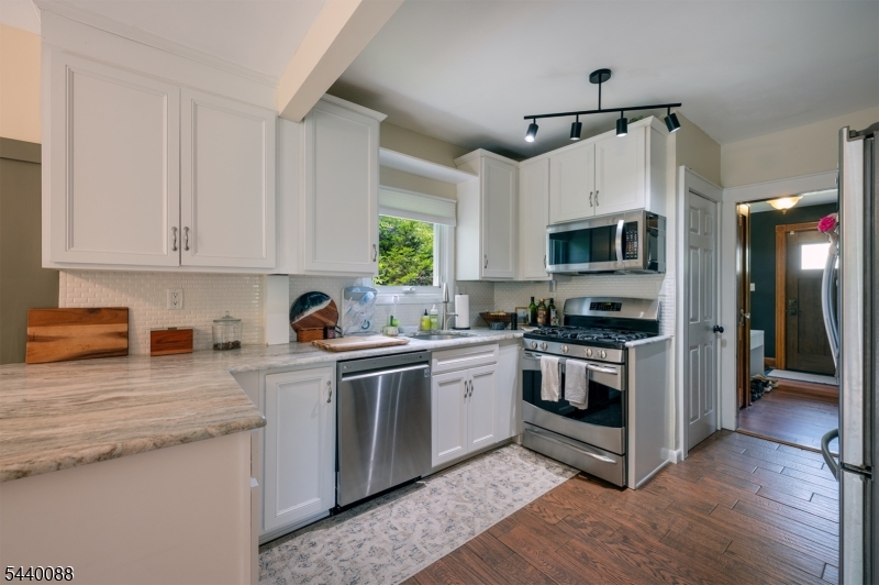 17 Tooker Place Springfield, NJ 07081 - Photo 7 of 24