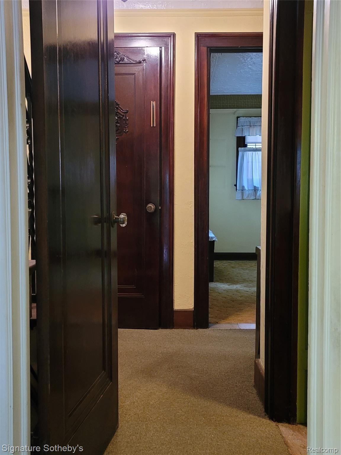 266 Moran Road Grosse Pointe, MI 48236 - Photo 12 of 20 20200825_092806.jpg