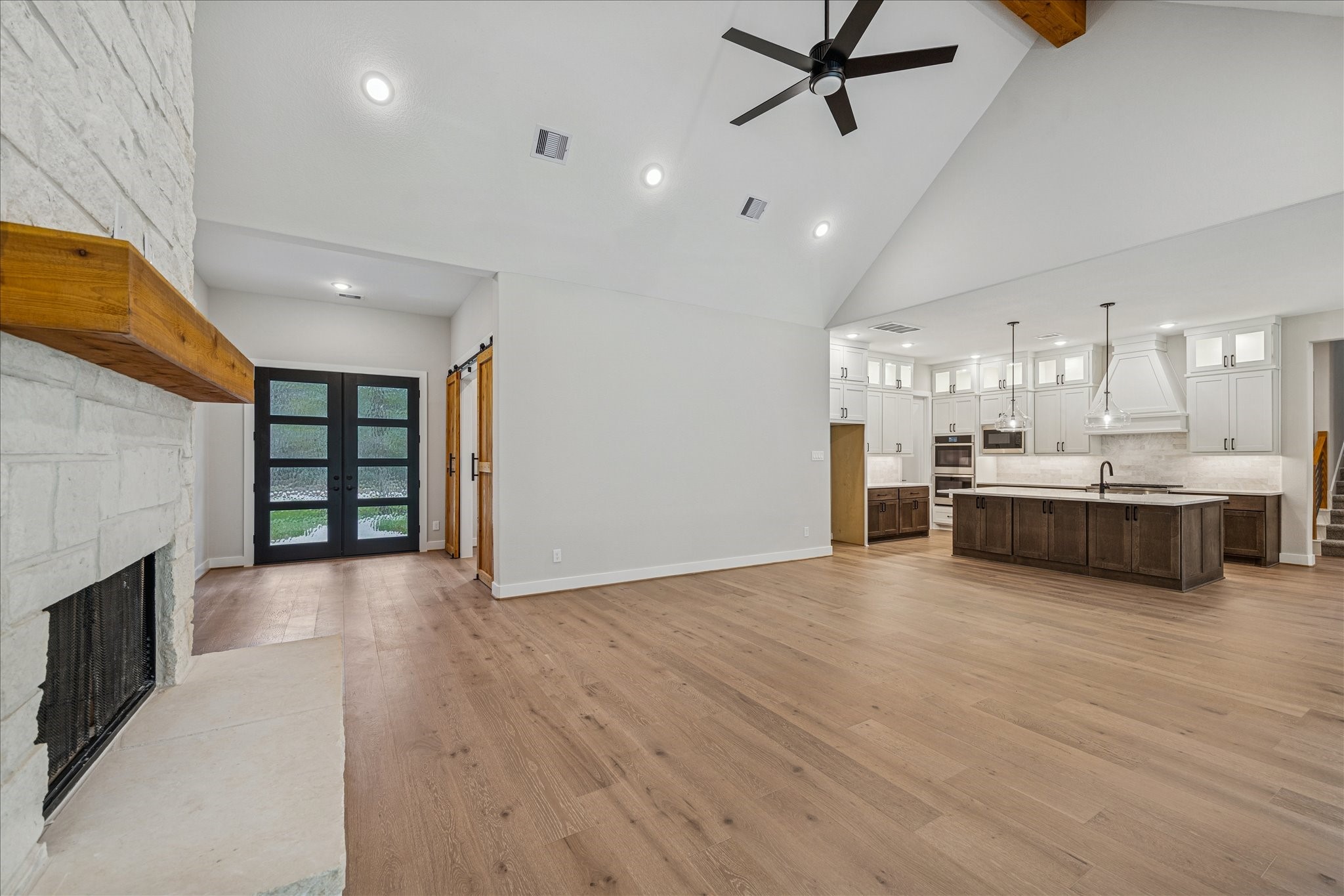 688 Lonestar Road Huntsville, TX 77340 - Photo 7 of 38