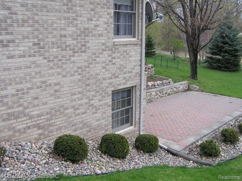 9440 Parshallville Road Fenton, MI 48430 - Photo 2 of 22 WALK OUT PATIO