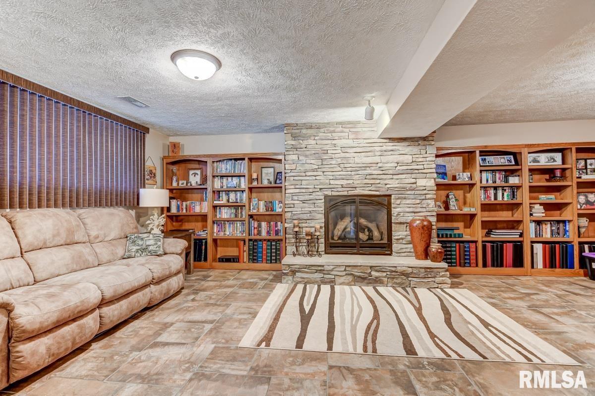 702 Deerfield Road Chatham, IL 62629 - Photo 17 of 39 Gallery Image 17