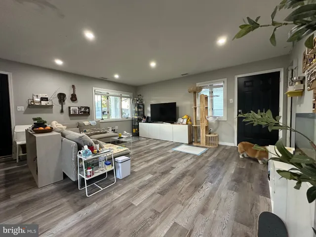 $379,900 | 28 Outlook Lane, Levittown, PA 19055