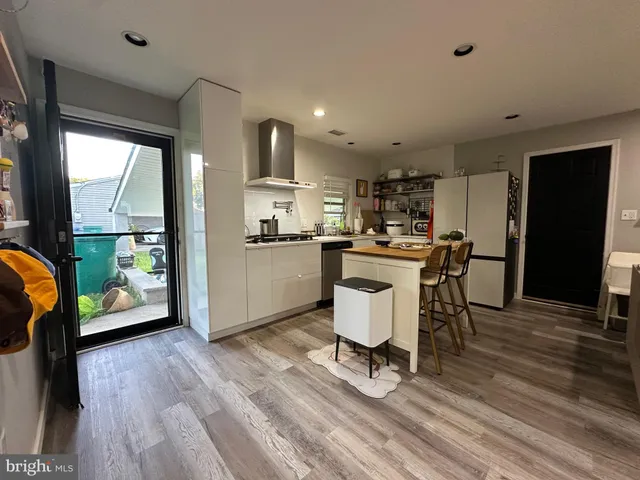 $379,900 | 28 Outlook Lane, Levittown, PA 19055