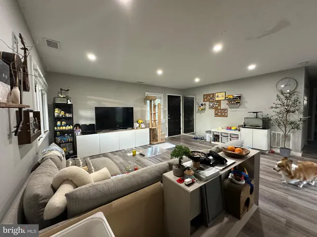 $379,900 | 28 Outlook Lane, Levittown, PA 19055