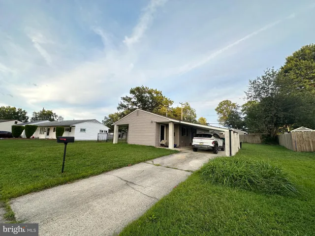 $379,900 | 28 Outlook Lane, Levittown, PA 19055