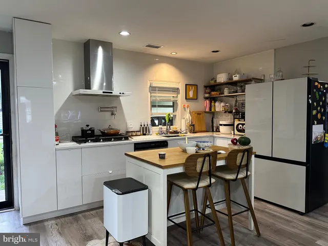 $379,900 | 28 Outlook Lane, Levittown, PA 19055