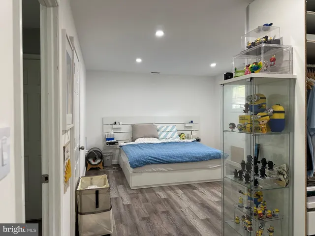 $379,900 | 28 Outlook Lane, Levittown, PA 19055