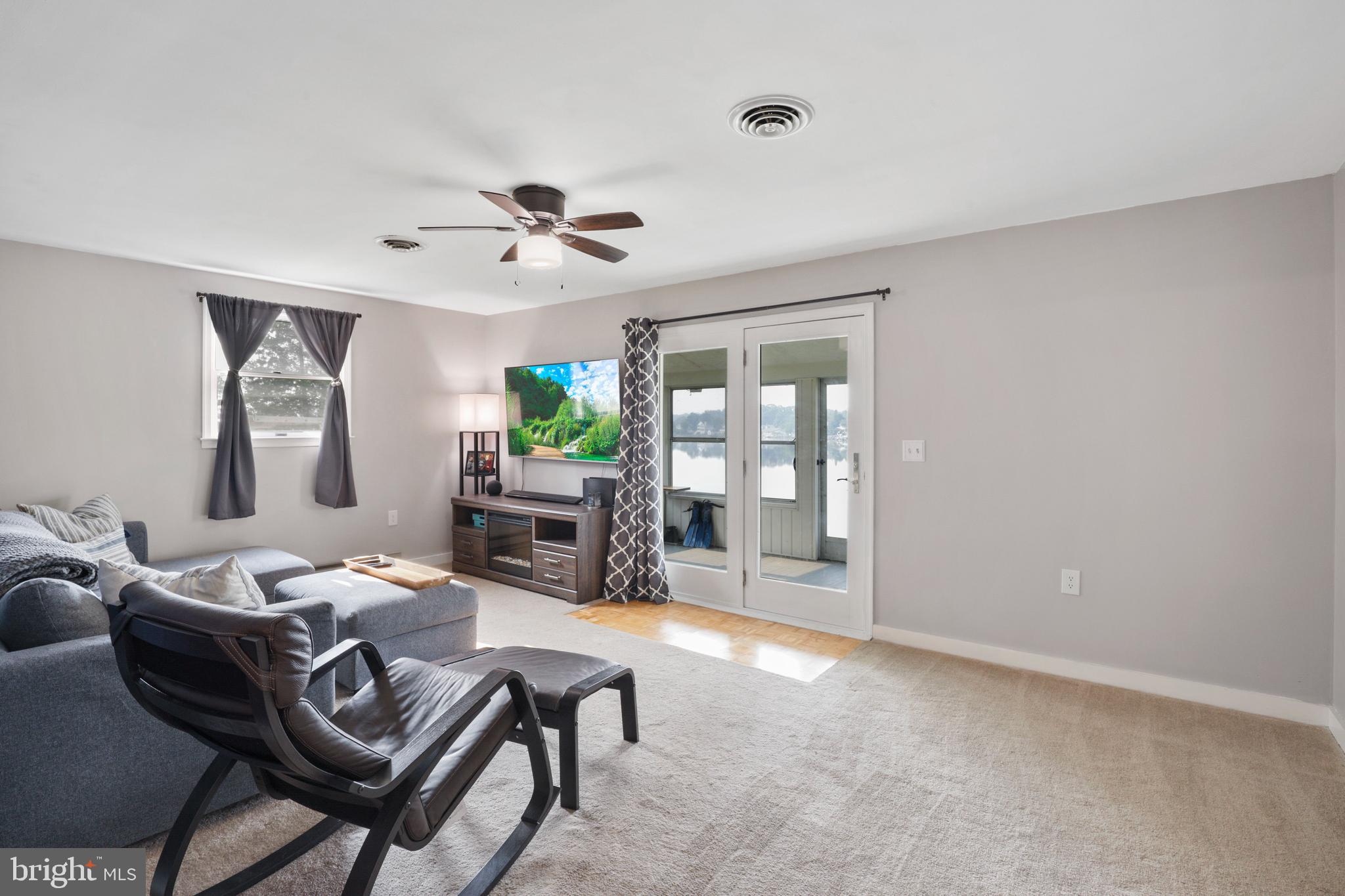 11235 Beach Road White Marsh, MD 21162 - Photo 14 of 36 Living Room