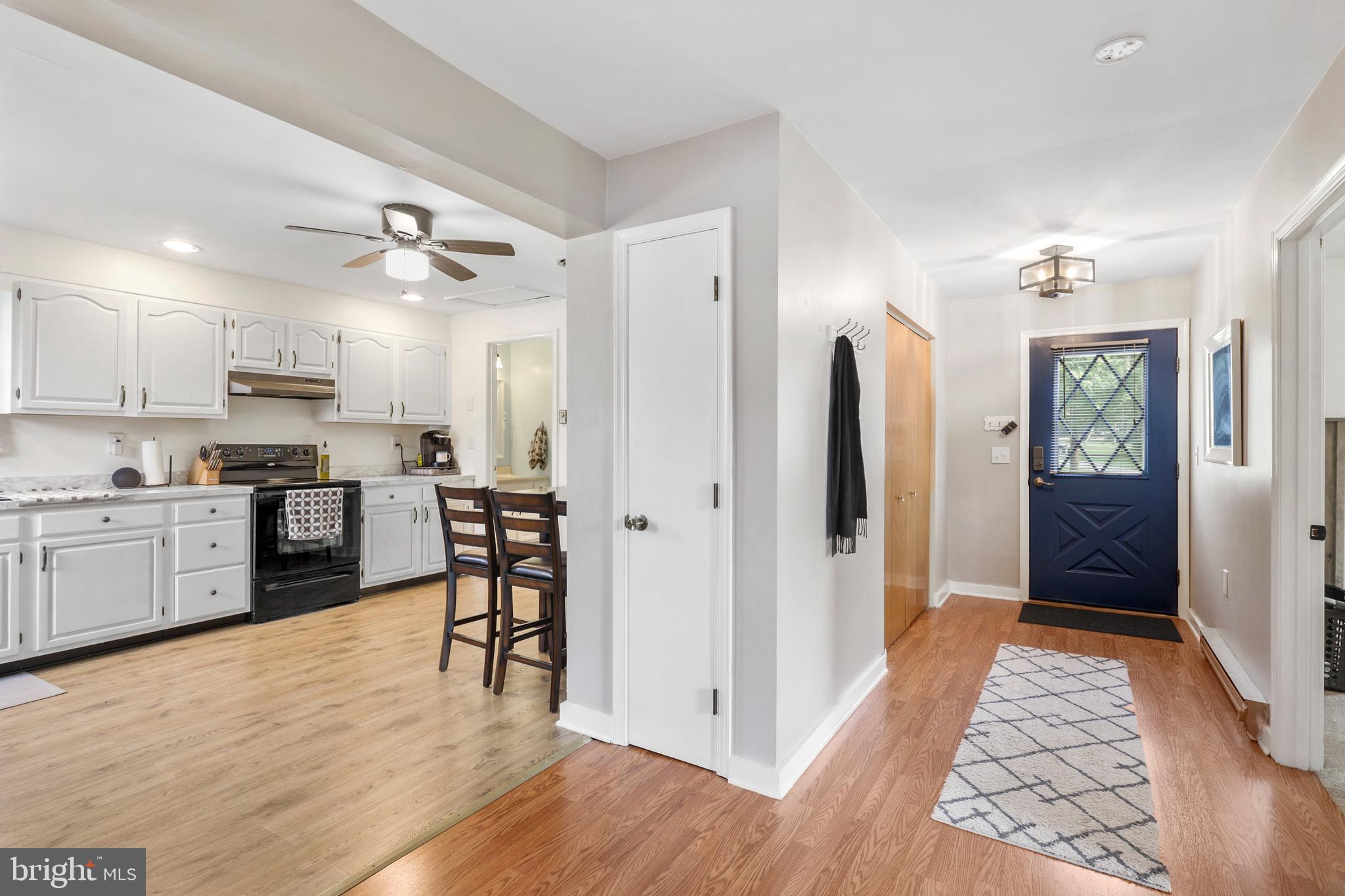 Hallway/kitchen