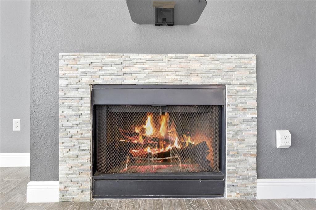 660 Youngstown Parkway, Unit 282 Altamonte Springs, FL 32714 - Photo 5 of 22 a closeup of a fireplace